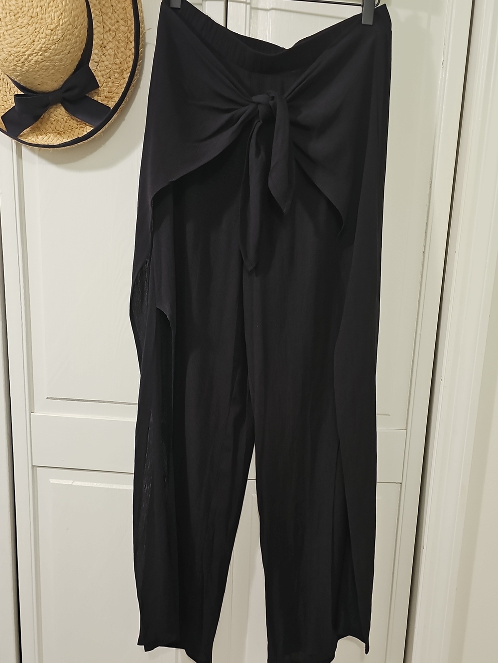 Kona Sol Black Tie-Front Wide Leg Elastic Waist Pant. M